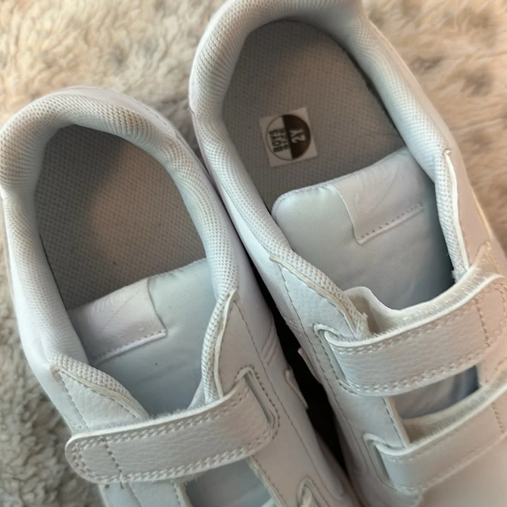 Velcro kid nikes